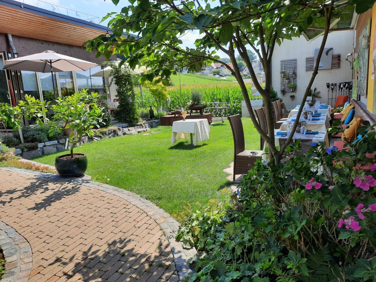 Malerwinkl Restaurant + Kunsthotel Hatzendorf 외부 사진