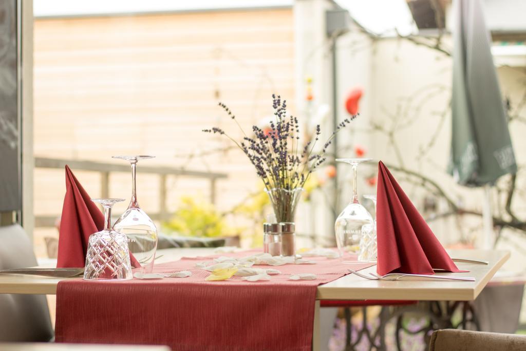 Malerwinkl Restaurant + Kunsthotel Hatzendorf 외부 사진